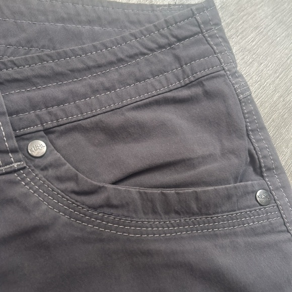 Kuhl Splash 5.5” shorts in gray size 6 - Picture 5 of 8